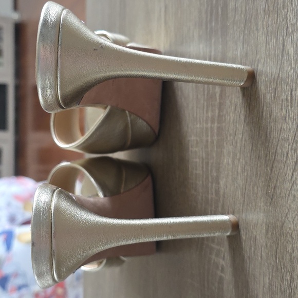 Veronica Beard Dali Platform Sandal Stiletto Heel Gold Metallic Leather 9.5 - Picture 9 of 10